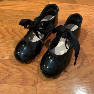 Capezio girls patent leather tap shoes size 9.5